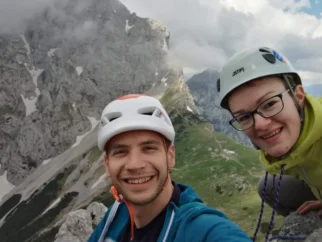 Obvezen_selfi_na_vrhu.
